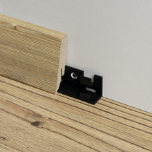 R1 Sockelleiste Clip.jpg