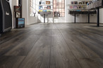 Authentic wood looks in combination with modern living concepts (Macro Oak grey (D 4792))