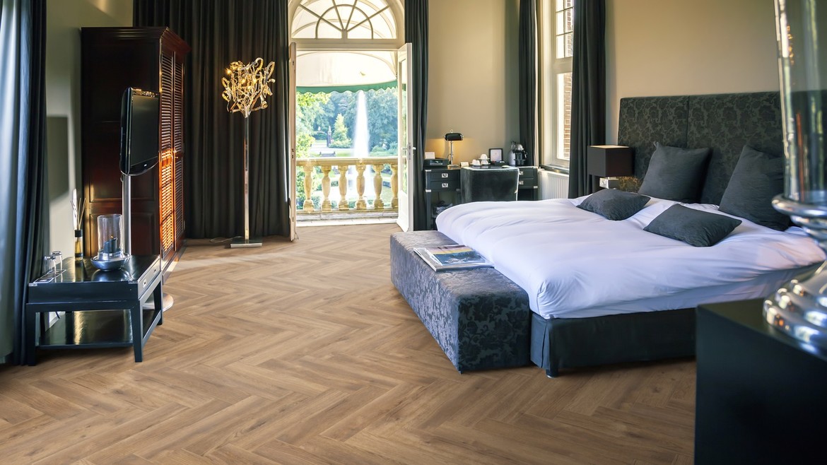 Laminat Treviso Eiche (D 4764) der Kollektion KRONOTEX HERRINGBONE